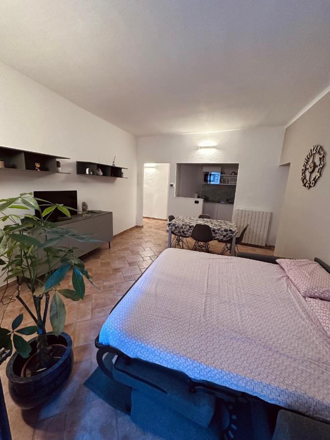 La Casa Del Corso Apartment อาโรนา ภายนอก รูปภาพ