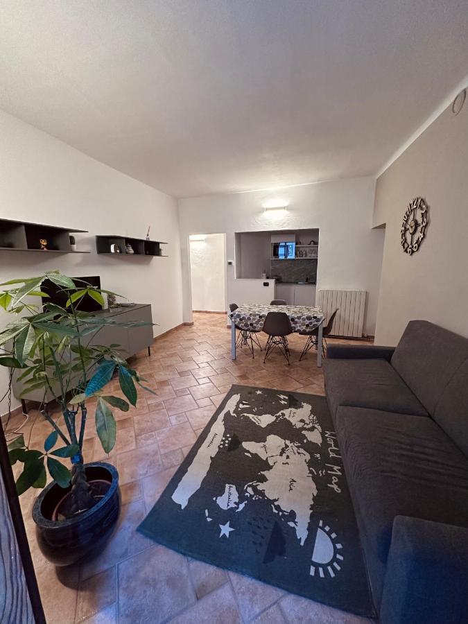 La Casa Del Corso Apartment อาโรนา ภายนอก รูปภาพ