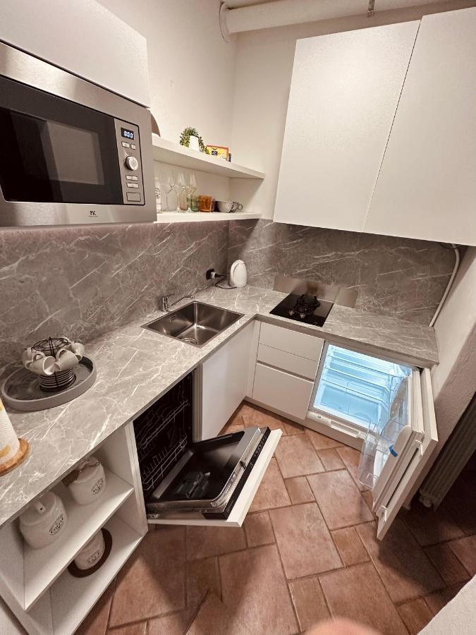 La Casa Del Corso Apartment อาโรนา ภายนอก รูปภาพ